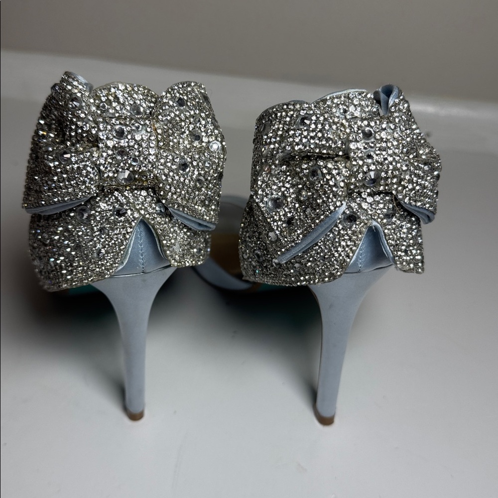 BETSEY JOHNSON X DB Satin Peep Toe Stiletto Pumps with Sequin Bow 7.5 heels - Picture 3 of 8